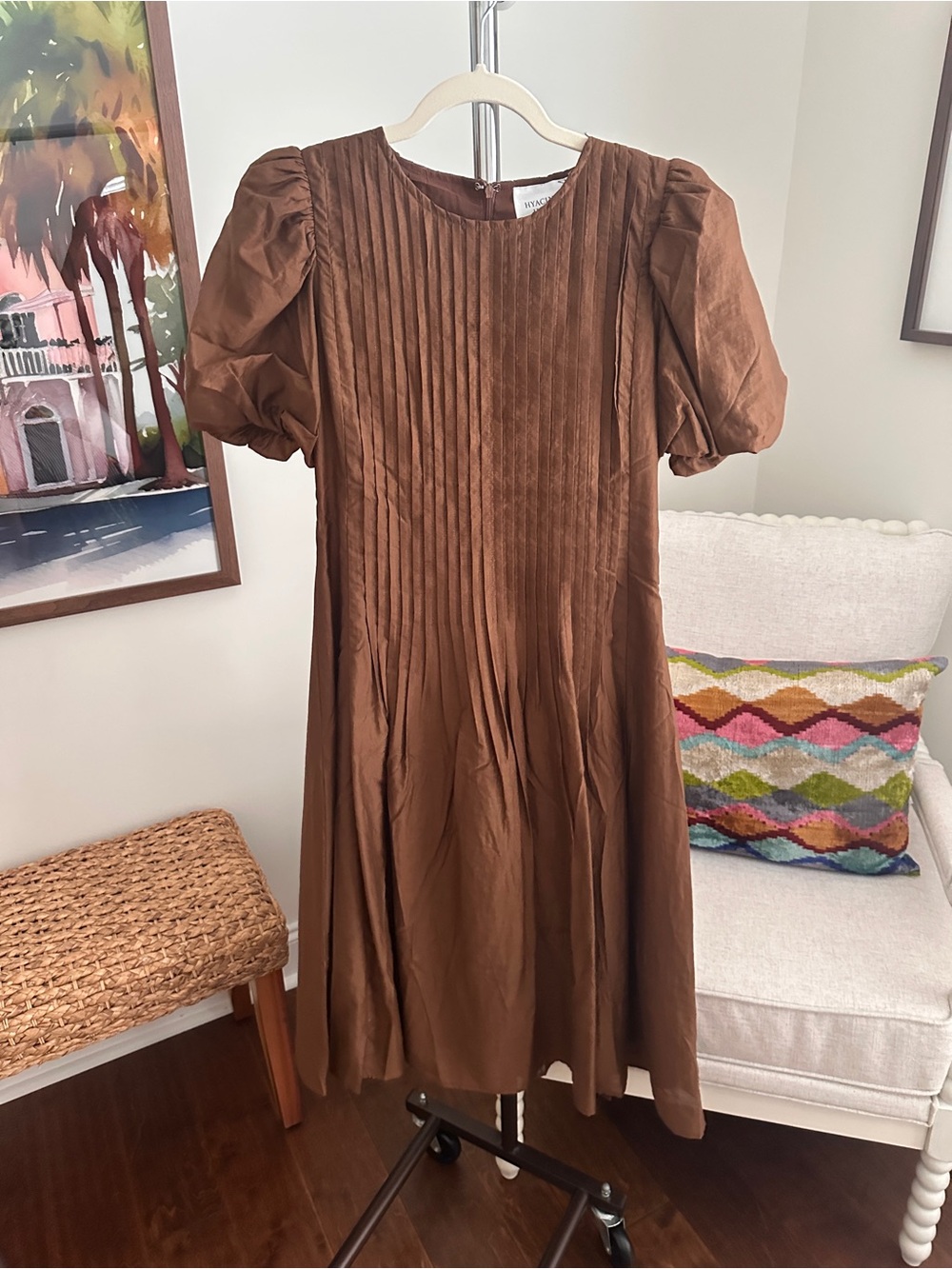 Tuckernuck Hyacinth House Puff-Sleeve Pleated Midi Dress — Brown